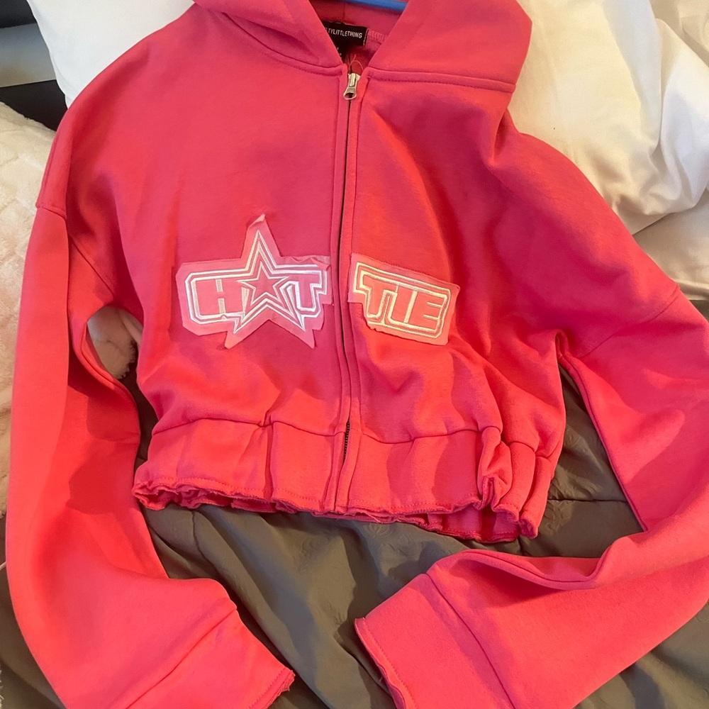 PrettyLittleThing Pink Cropped Hoodie